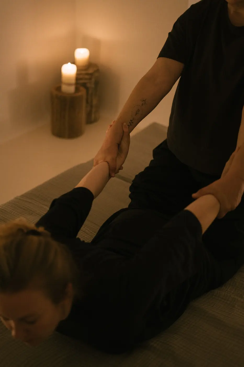 Ritual de bienestar con masaje tailandés en Halo Longevity